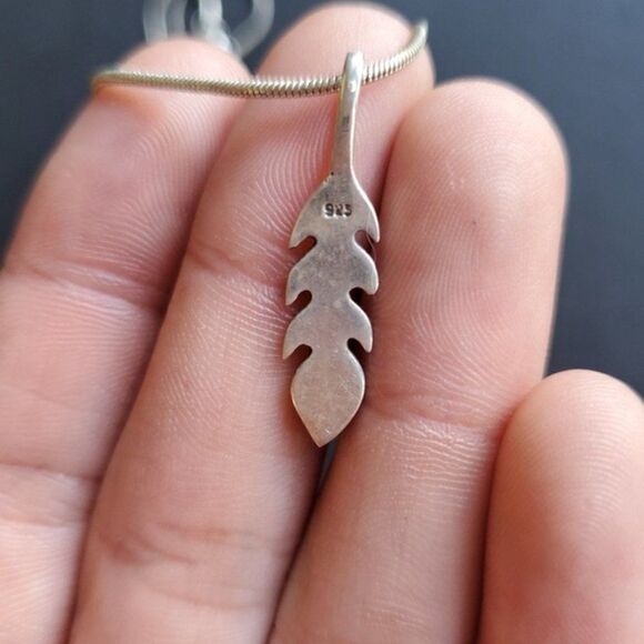 Feather silver pendant necklace - Picture 4 of 7